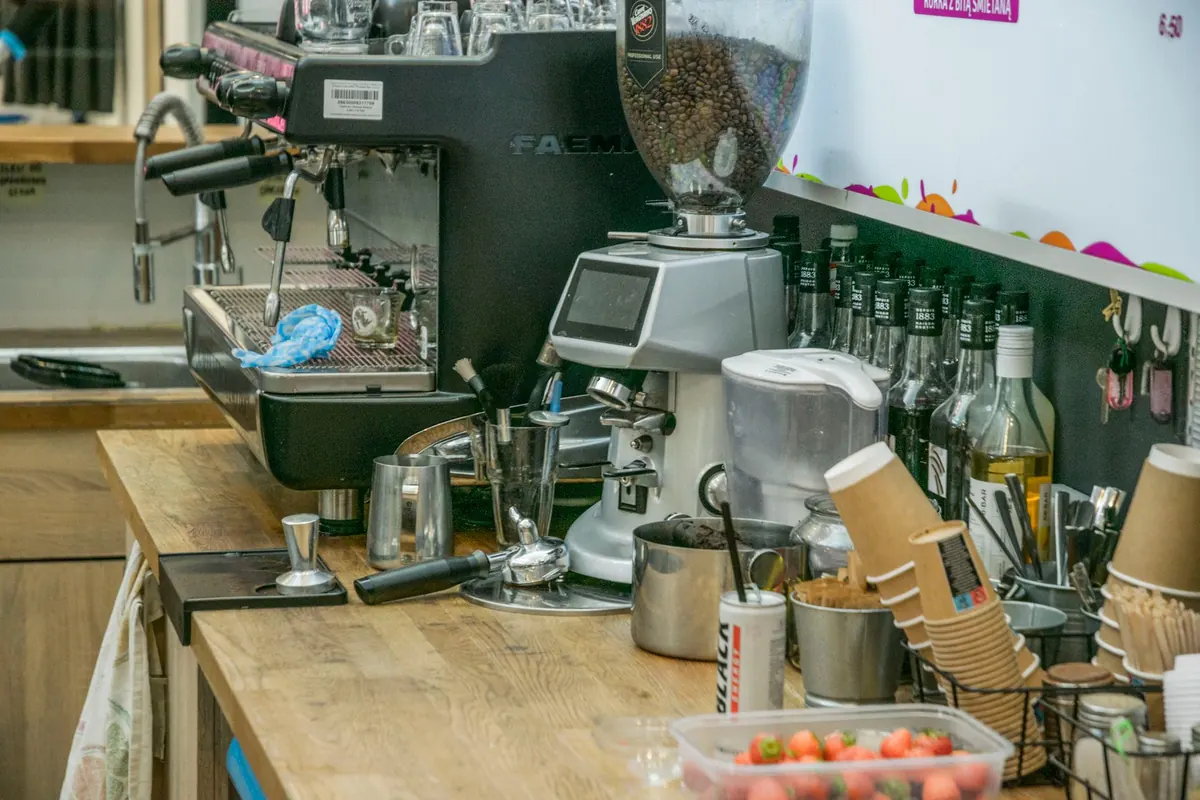 Espresso Bars vs. Aperitivo Hours: A Comparison of Italian Daily Rituals